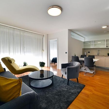 Lavir Apartment With Parking Zagreb Bagian luar foto