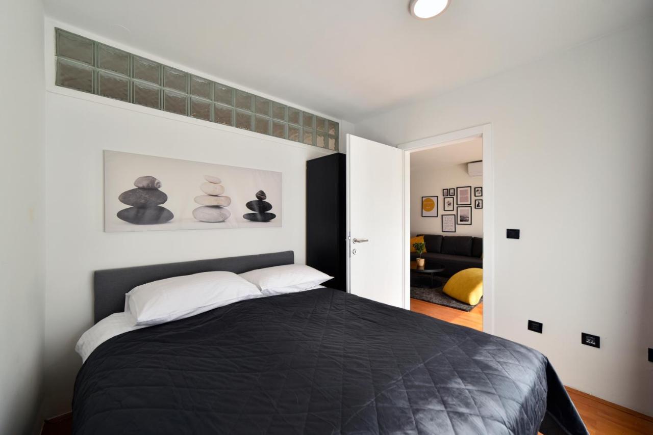 Lavir Apartment With Parking Zagreb Bagian luar foto