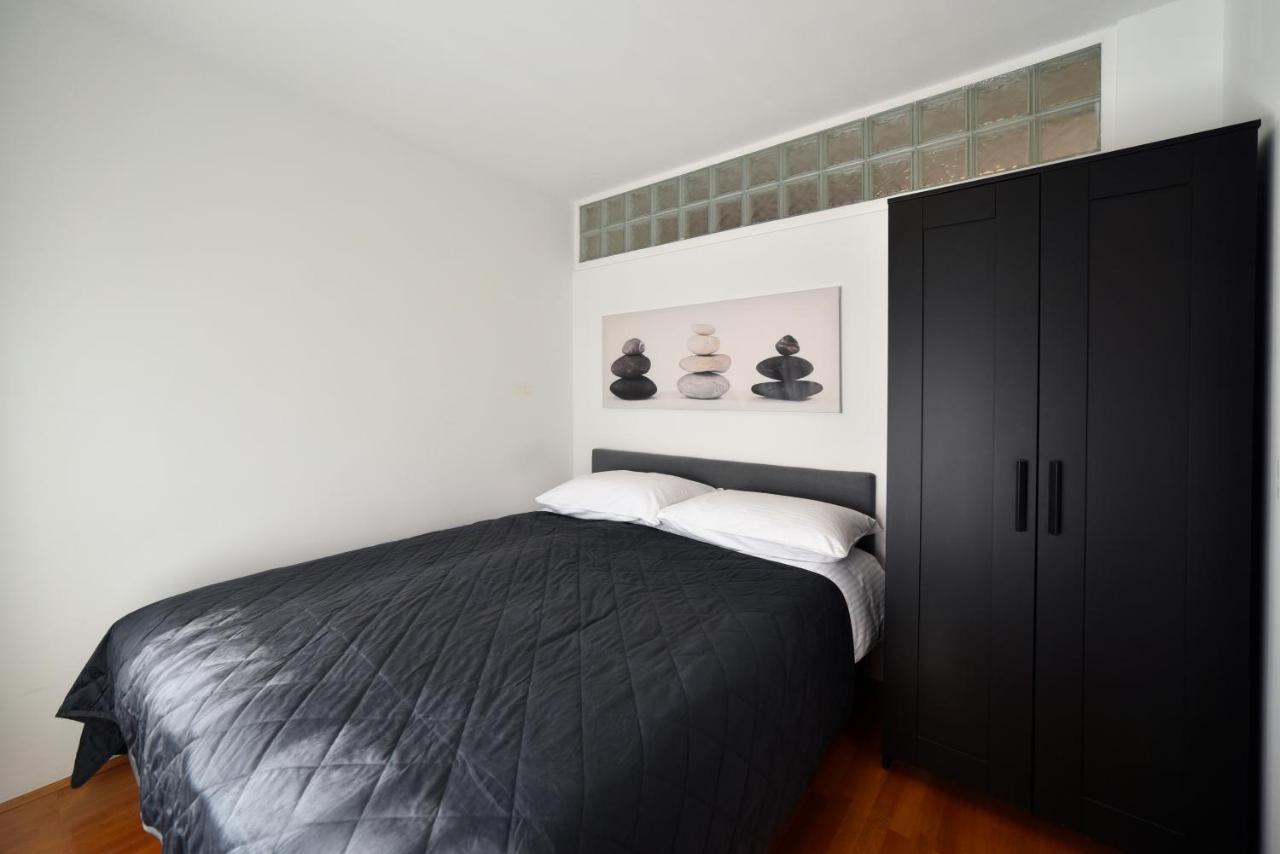 Lavir Apartment With Parking Zagreb Bagian luar foto