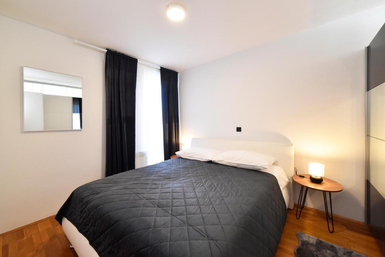 Lavir Apartment With Parking Zagreb Bagian luar foto