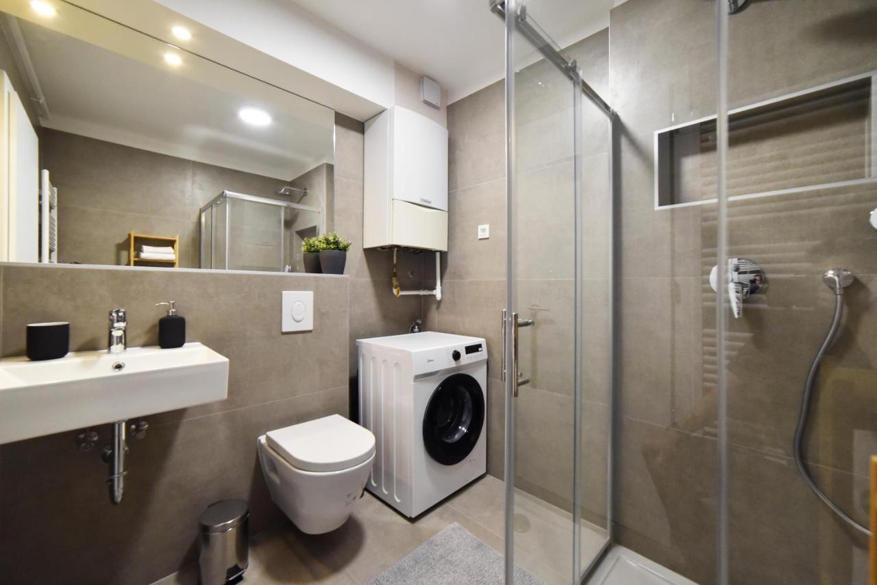 Lavir Apartment With Parking Zagreb Bagian luar foto