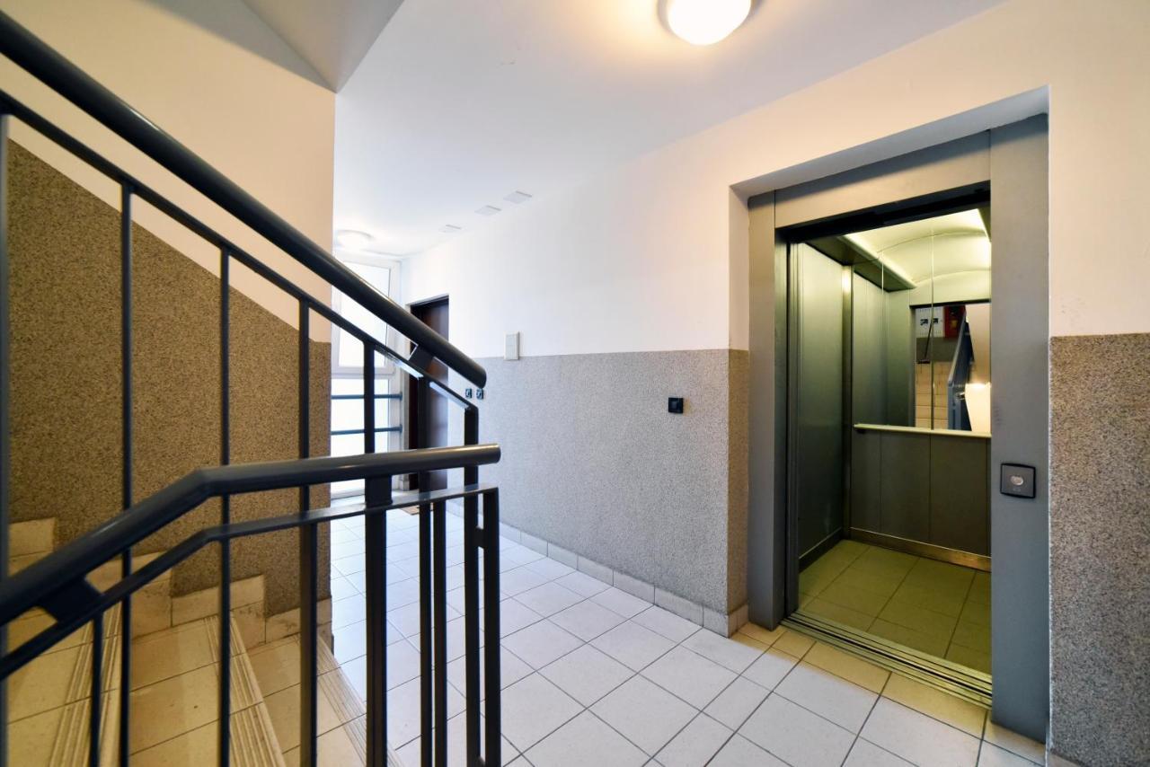 Lavir Apartment With Parking Zagreb Bagian luar foto